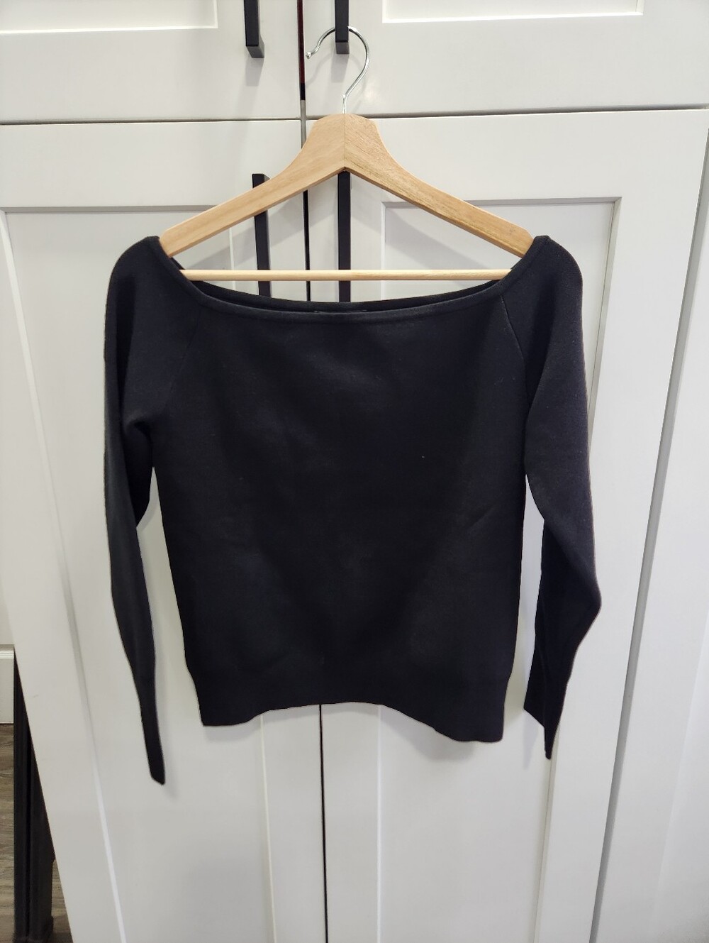 Ann Taylor Black Off The Shoulders Sweater Size Medium